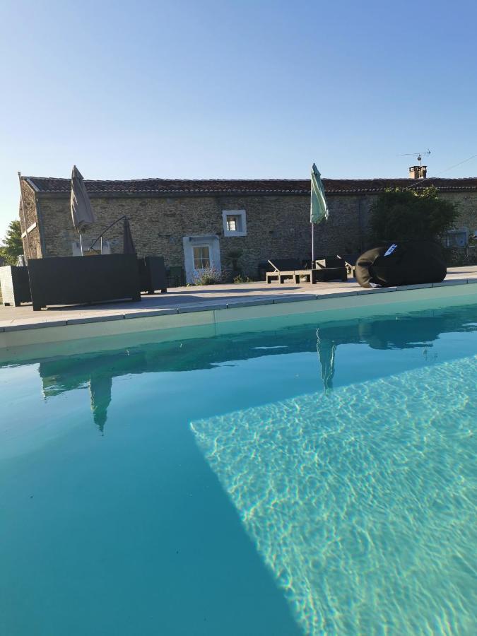 Au Domaine De Gigie Bed & Breakfast Chervettes ภายนอก รูปภาพ