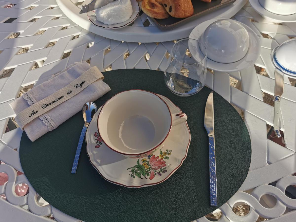 Au Domaine De Gigie Bed & Breakfast Chervettes ภายนอก รูปภาพ